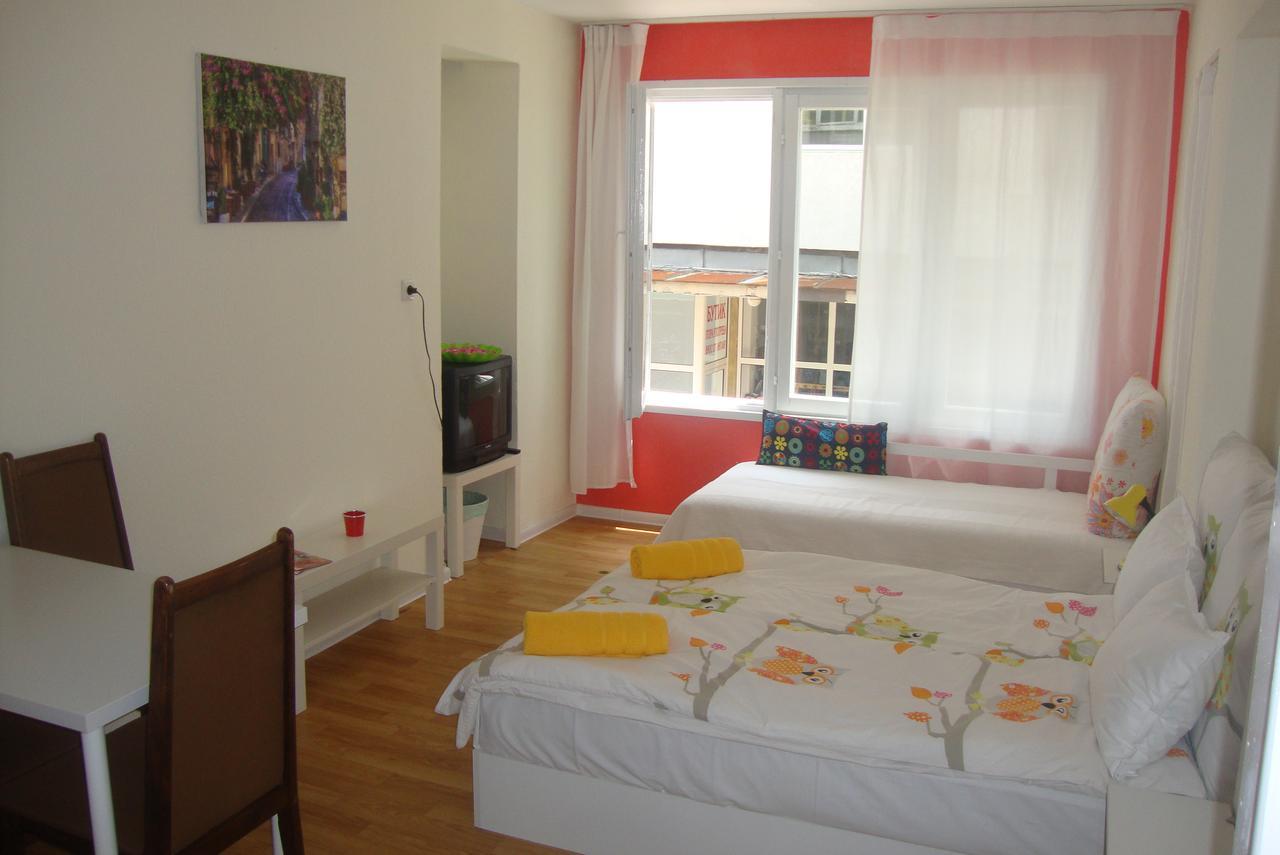 Guest Rooms Colours Kazanlŭk Exterior foto